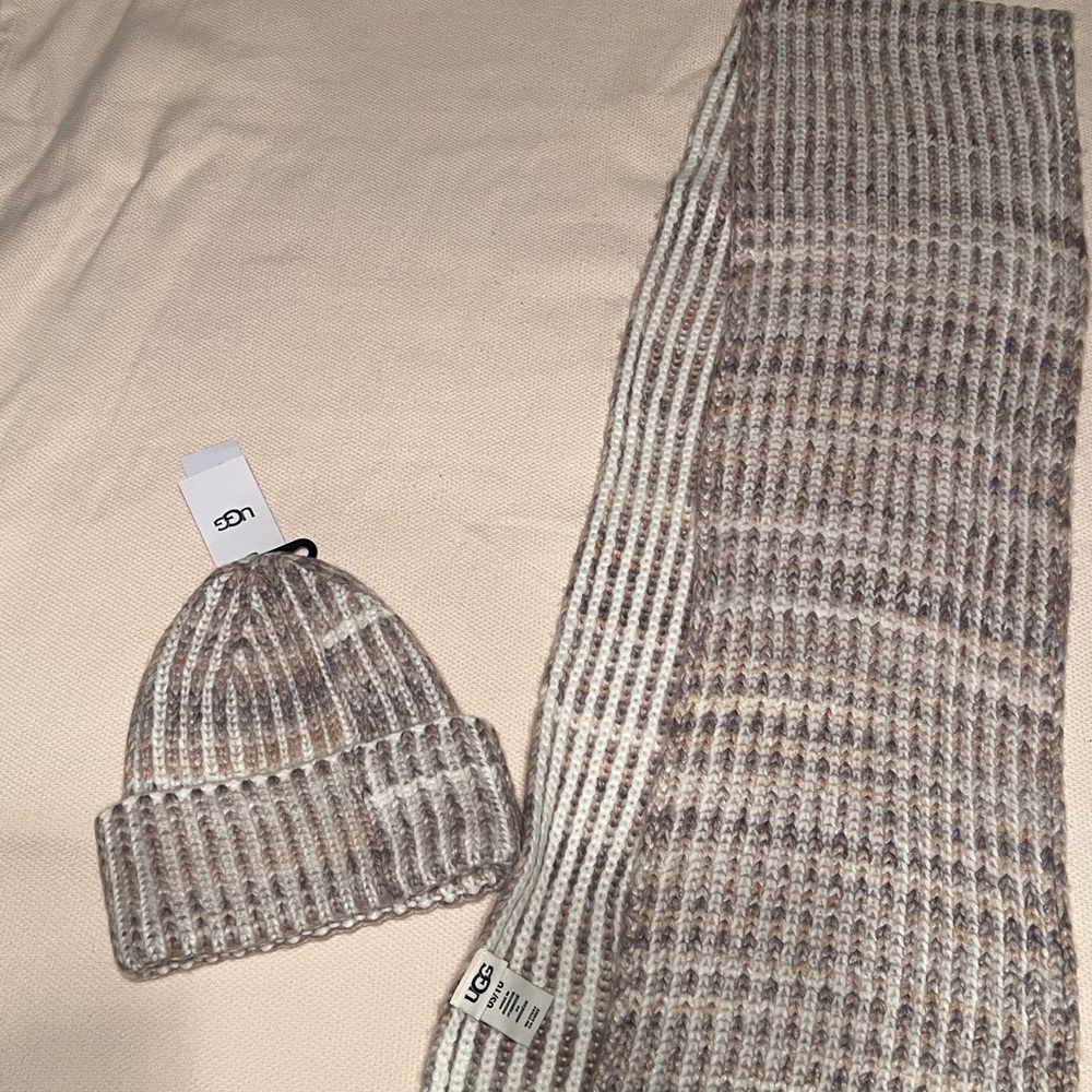 UGG Hat and Scarf set brand new with tags - Picture 6 of 6